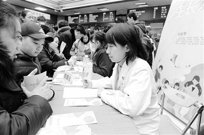 蘭州大學(xué)第一醫(yī)院舉行“新年！新高度！”兒童保健義診活動(dòng)