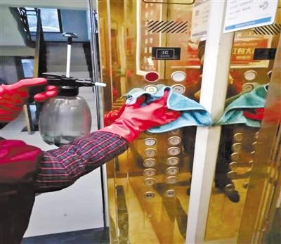 他們忙碌在“疫”線(xiàn)