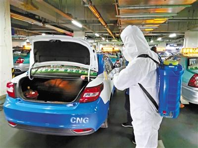 免費(fèi)接送一線(xiàn)抗“疫”人員 蘭州奔馬雷鋒車(chē)隊(duì)，你們真棒！