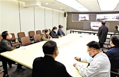 蘭大校長嚴(yán)純?nèi)A等視頻連線蘭大一院、二院支援湖北醫(yī)療隊員