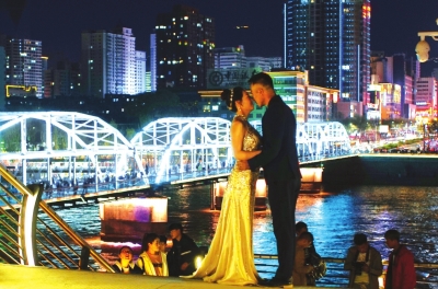 昨夜，中山橋夜景燈光更漂亮了