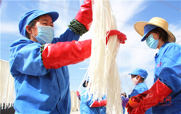 張掖民樂：巾幗“小”車間 扶貧“大”擔當（組圖）