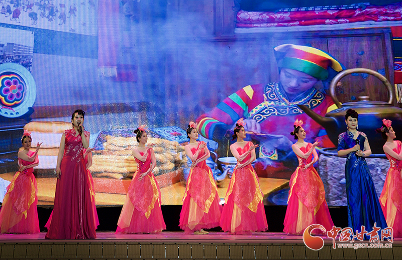 “石榴杯”甘肅省民族團結進步創(chuàng)建“一廊一區(qū)一帶”行動文藝巡演走進武威市（圖）