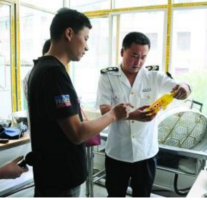 蘭州市場(chǎng)監(jiān)管局綜合行政執(zhí)法隊(duì)開(kāi)展學(xué)校、托幼機(jī)構(gòu)食品安全專(zhuān)項(xiàng)檢查