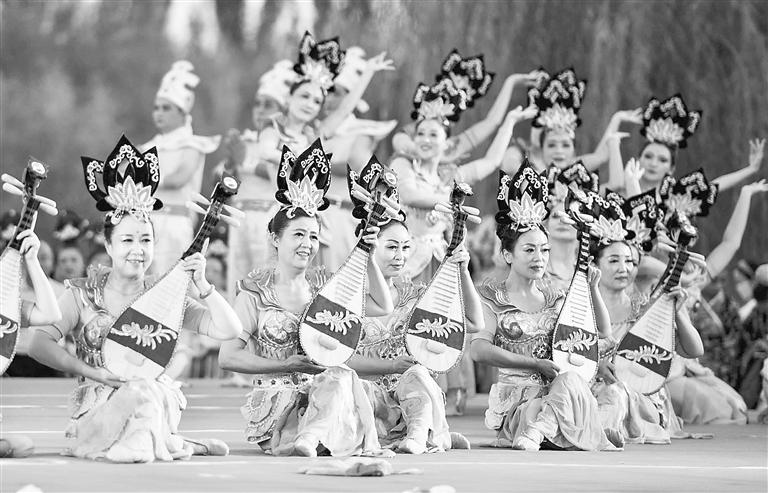 舞動(dòng)敦煌弘揚(yáng)敦煌服飾文化