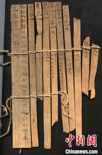 圖為藏于敦煌博物館內(nèi)的漢代簡(jiǎn)牘。敦煌市委宣傳部供圖