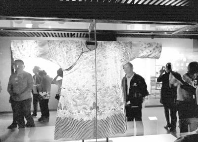 甘肅文化丨嘉慶所賜，被當(dāng)戲服 永登博物館九龍黃袍的前世今生