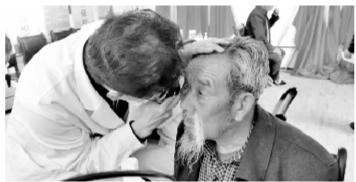 致敬時(shí)代楷?！瓣P(guān)愛八步沙林場(chǎng)大漠治沙人眼健康公益行動(dòng)”啟動(dòng)