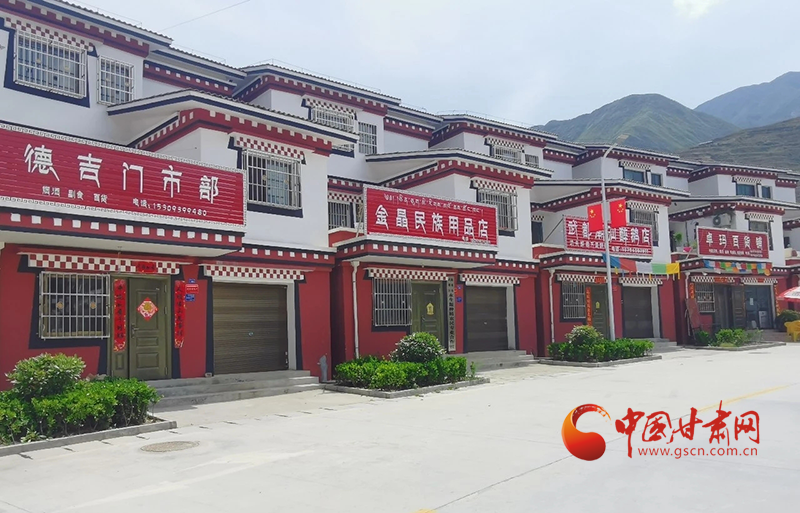 武都坪埡鄉(xiāng)：美麗安置區(qū) 綻放“幸?；ā?>
        </a><em>武都坪埡鄉(xiāng)：美麗安置區(qū) 綻放“幸福花”</em></li>
    <li><a  target=