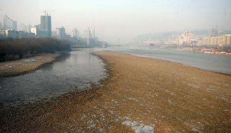 市民：黃河水位大降會(huì)不會(huì)影響供水？ 水務(wù)部門：枯水期流量偏小屬于正?，F(xiàn)象