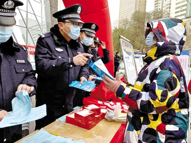 蘭州暢家巷社區(qū)開展“國家憲法日”普法宣傳活動(dòng)