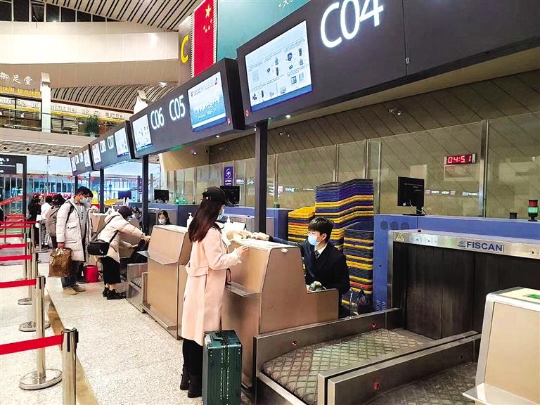 針對(duì)疫情中高風(fēng)險(xiǎn)地區(qū)各航空公司相繼推出客票退改政策