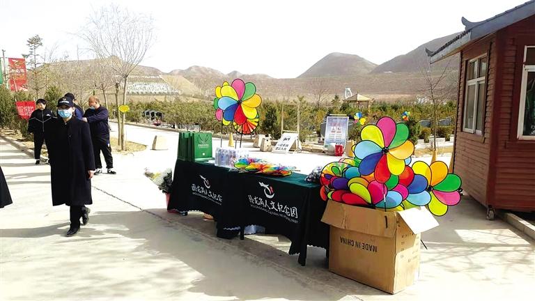 最新款的風(fēng)車(chē)祭祀亮相甘肅臥龍崗人文紀(jì)念園