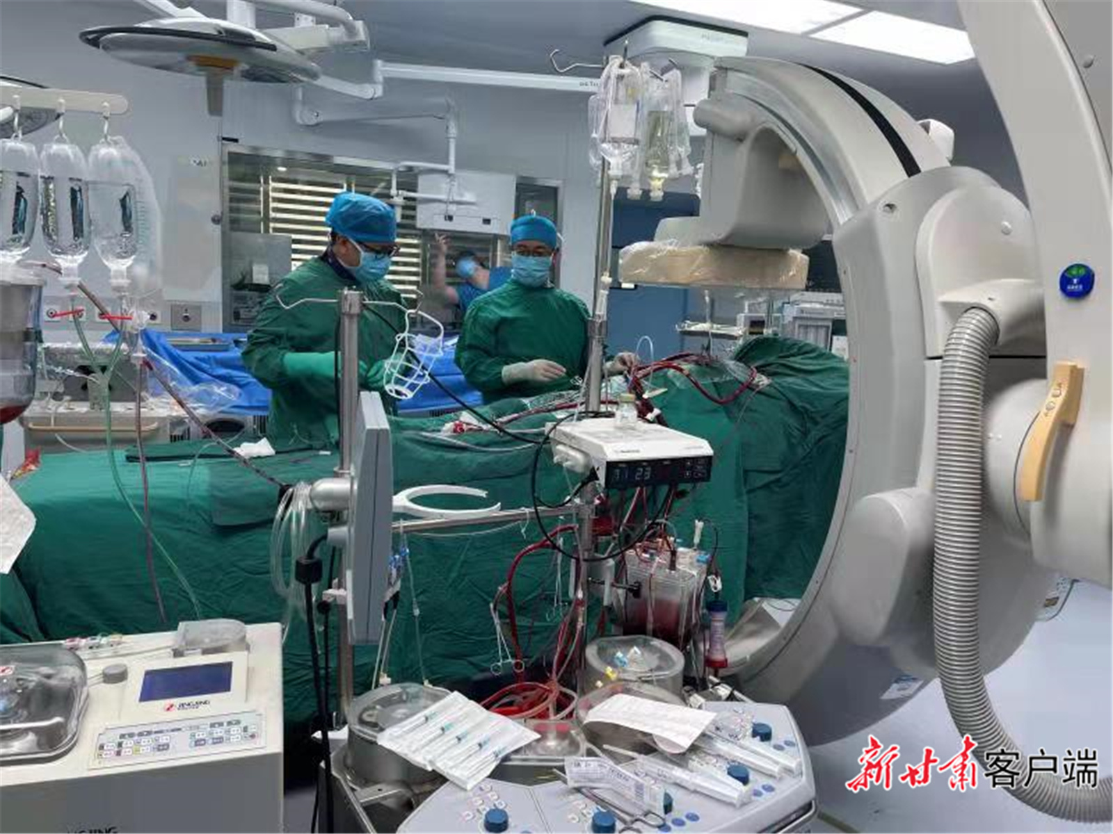 填補省內(nèi)空白，蘭大一院連續(xù)完成“一站式”雜交手術(shù)