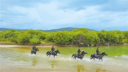 草原騎警，牧民心中的親人——記瑪曲縣公安局草原騎警大隊(duì)