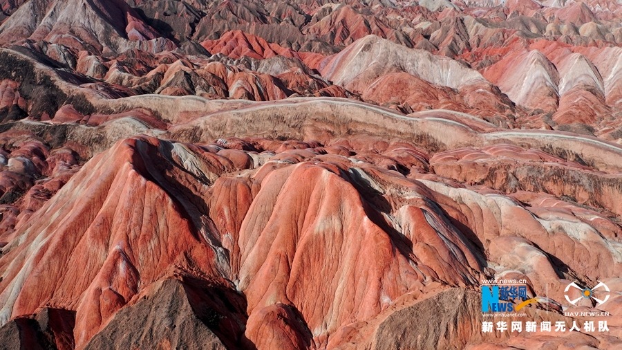 【“飛閱”中國(guó)】秋日七彩丹霞給你“好看”