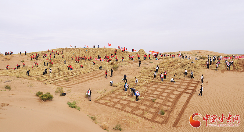 甘肅省委宣傳部、省文明辦、省志愿服務(wù)聯(lián)合會(huì)在古浪縣舉行壓沙主題文明實(shí)踐志愿服務(wù)活動(dòng)