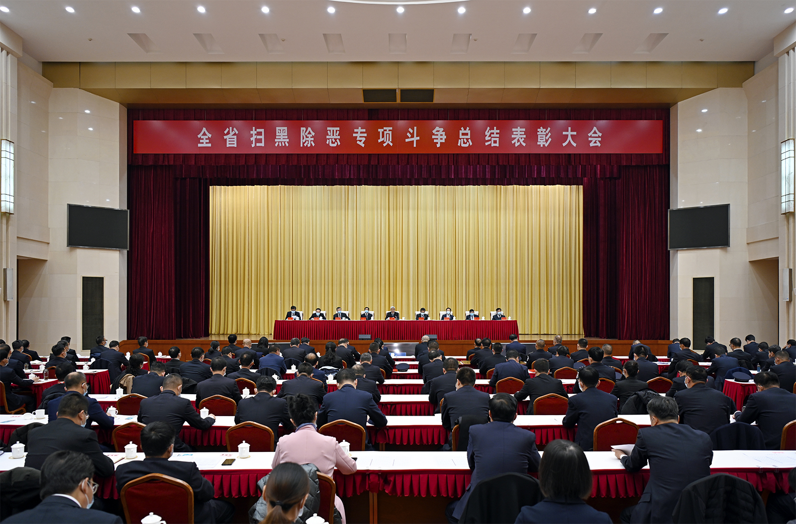 【快訊】甘肅省掃黑除惡專項斗爭總結(jié)表彰大會在蘭舉行 尹弘講話 任振鶴主持