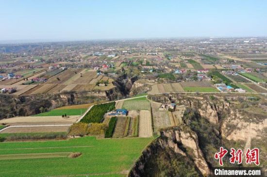 圖為位于甘肅省慶陽市西峰區(qū)境內(nèi)的南佐遺址地貌。(資料圖) 甘肅省文物局供圖