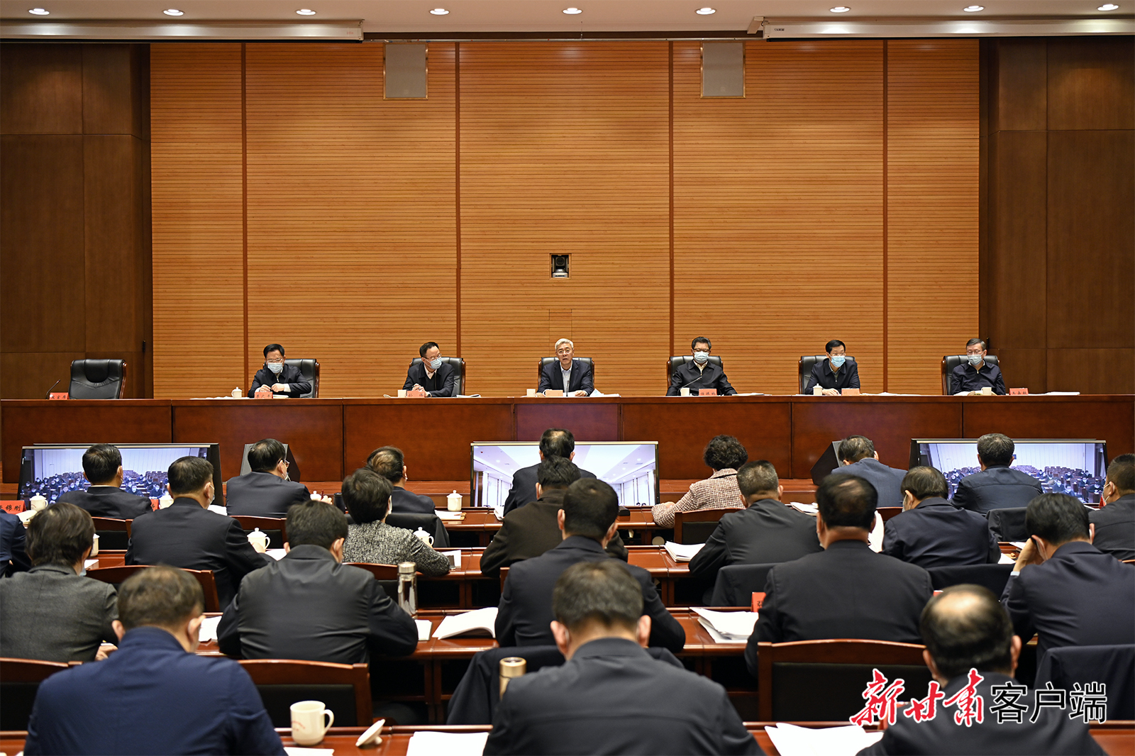 尹弘在省委農(nóng)村工作領(lǐng)導(dǎo)小組會(huì)議上強(qiáng)調(diào)：以深厚為民情懷鞏固拓展脫貧攻堅(jiān)成果，用高度負(fù)責(zé)精神扎實(shí)做好備考迎評(píng)工作