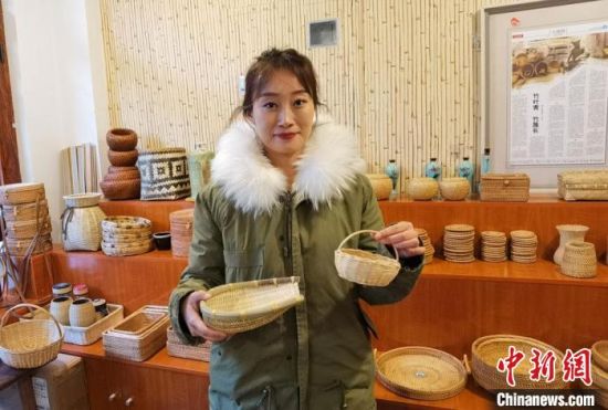 40多種精小玲瓏、純手工制作的新型盛食容器、居家工藝品等，每一件都令人愛不釋手?！●T志軍 攝