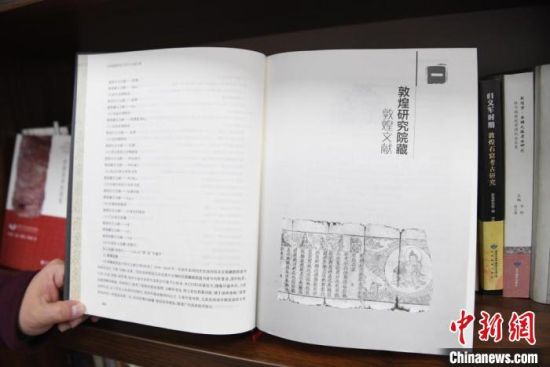《甘肅藏敦煌遺書研究文獻(xiàn)引得》編纂耗時(shí)8年，收錄研究文獻(xiàn)數(shù)據(jù)總計(jì)17000條，時(shí)間跨越110年?！钇G敏 攝