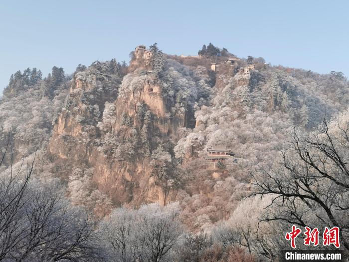 圖為崆峒山霧凇景色。　徐振華 攝