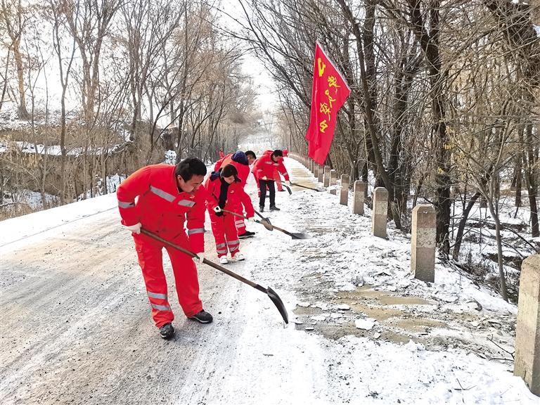 臨夏州東鄉(xiāng)公路段開展“打冰防滑、黨員先行”主題黨日活動(dòng)