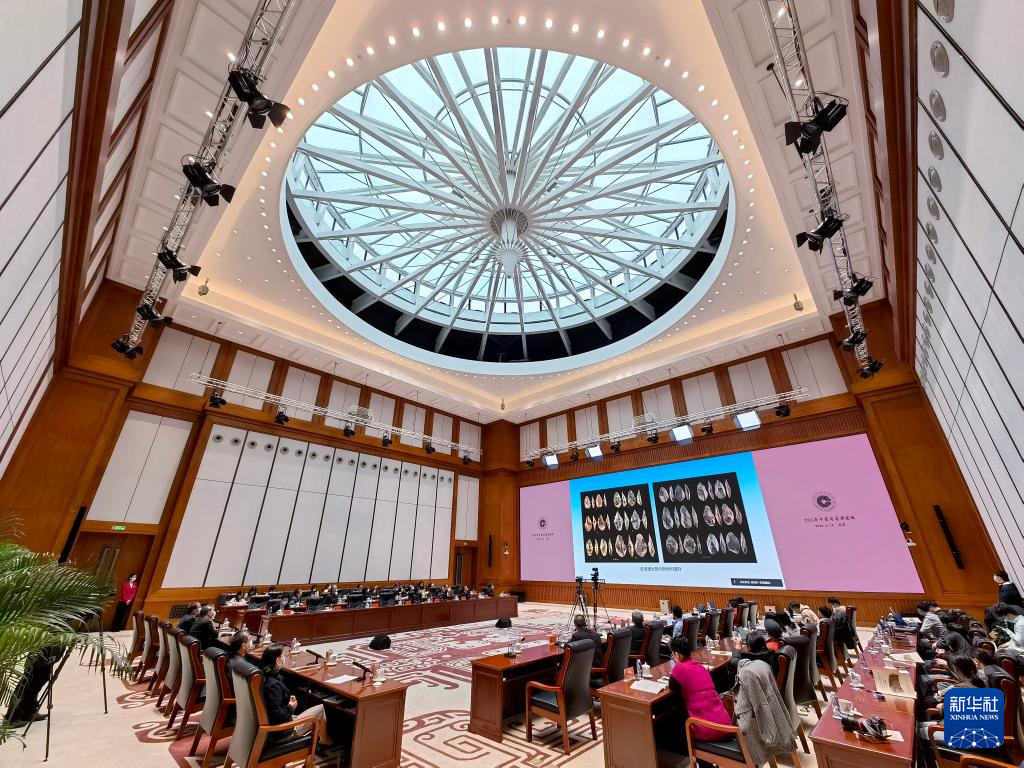 3月18日，“中國社會科學(xué)院考古學(xué)論壇·2021年中國考古新發(fā)現(xiàn)”進(jìn)行入選項目報告環(huán)節(jié)（手機(jī)照片）。