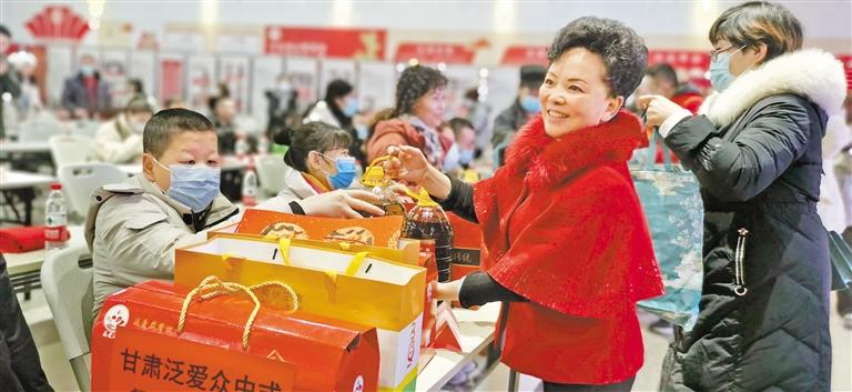 身殘志堅的郭淑芳與愛同行37年 點(diǎn)一盞燈，照亮別人也照亮自己