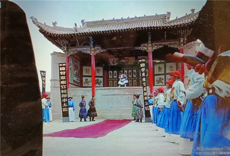 電影《新龍門客?！菲^之關城清代戲臺特寫