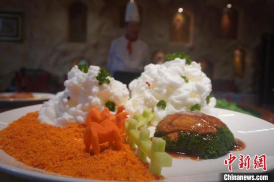 圖為敦煌菜代表菜肴展示?！【琶赖┰?攝