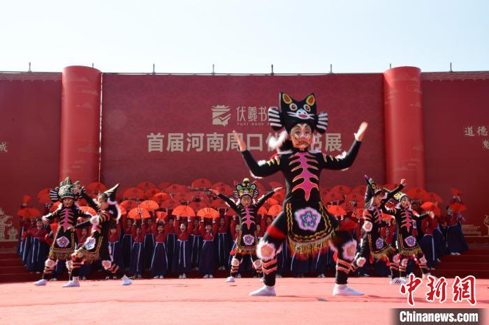 圖為首屆周口伏羲書展開(kāi)幕式表演?！×赫赵?攝