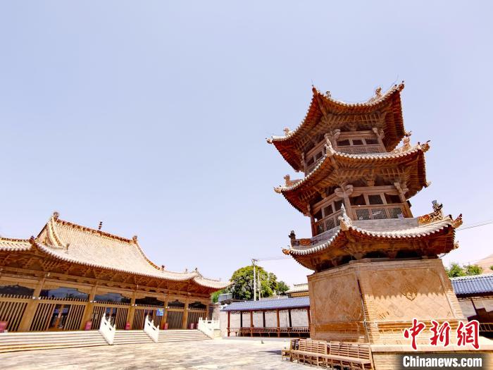 圖為阿河灘清真寺局部。　張?zhí)砀?攝