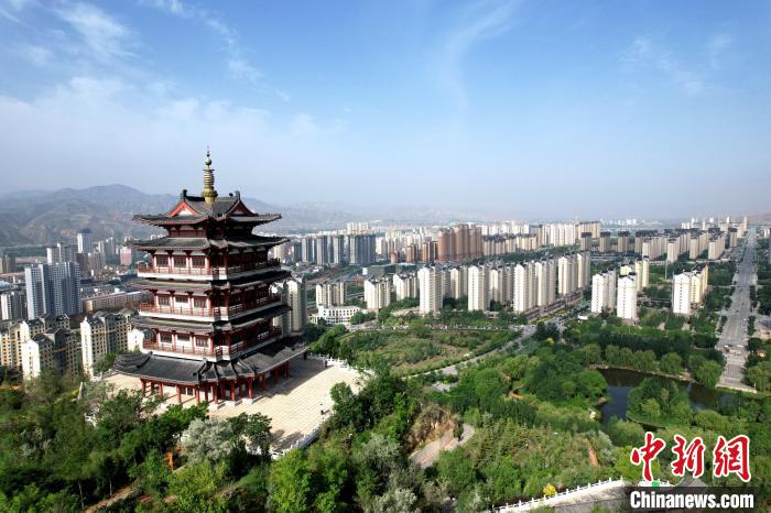 圖為航拍樂都區(qū)朝陽山片區(qū)?！⊙Φ?攝