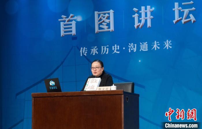 敦煌研究院文化弘揚(yáng)部講解科科長(zhǎng)韓文君。　湖南文藝出版社供圖