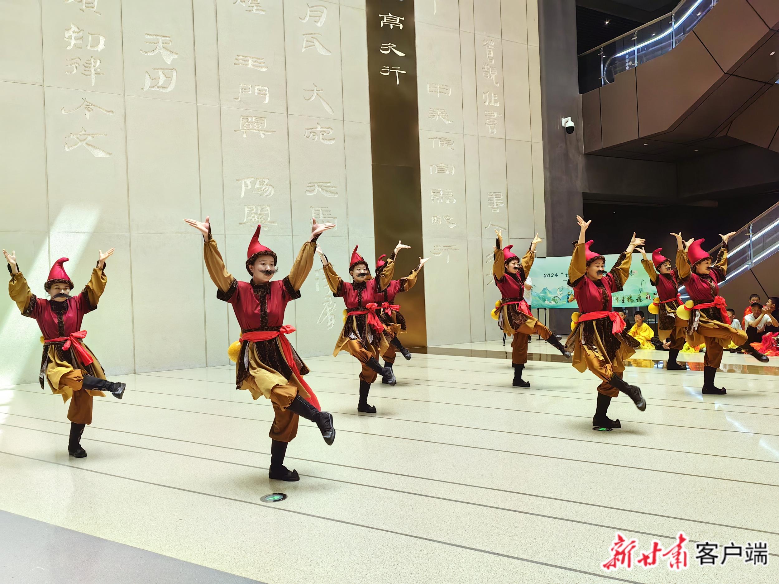 《胡騰舞》　本文圖片均由新甘肅·甘肅日?qǐng)?bào)記者　何佳?！z