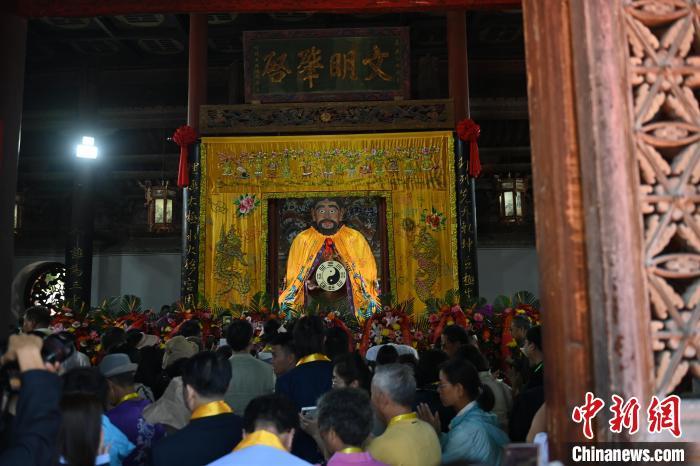 6月21日，2024(甲辰)年公祭中華人文始祖伏羲大典在甘肅天水舉行，來(lái)自海峽兩岸及港澳地區(qū)約500人現(xiàn)場(chǎng)共祭中華人文始祖伏羲。中新社記者 李亞龍 攝