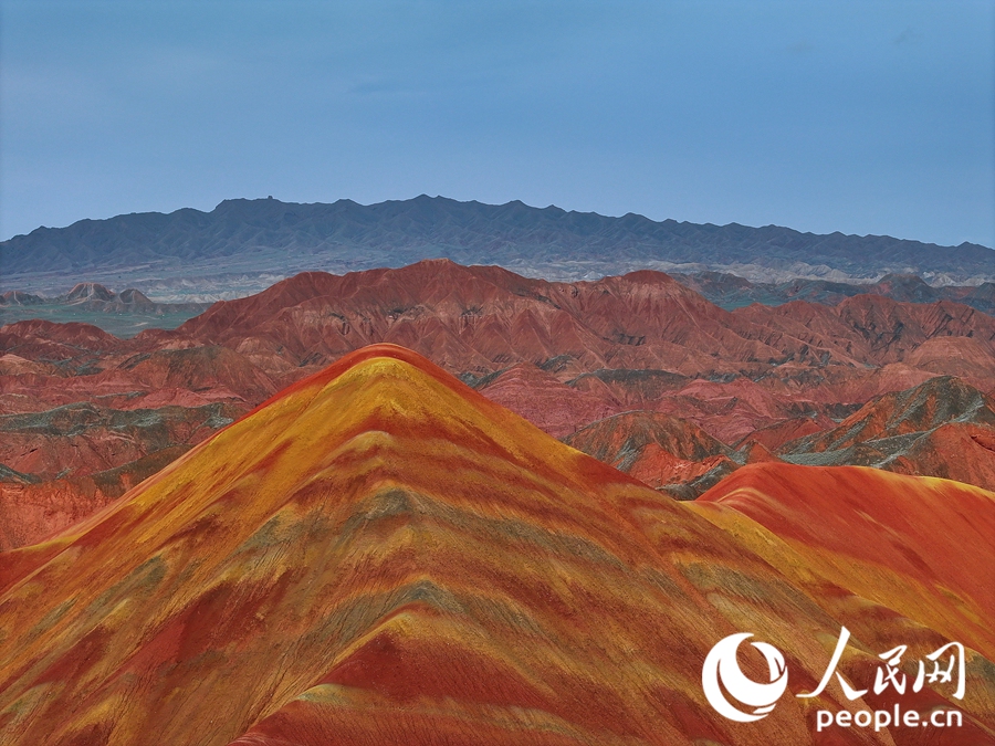 雨后的七彩丹霞，顏色格外艷麗。人民網(wǎng)記者 李根攝