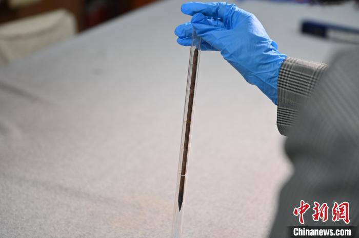 2024年5月7日，甘肅省博物館館藏國寶級文物“白馬作”毛筆。李亞龍　攝