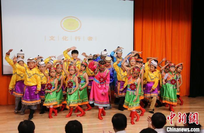 圖為蘭州大學(xué)文化行者團(tuán)隊(duì)走進(jìn)民族社區(qū)，開展系列活動(dòng)。(資料圖)蘭州大學(xué)供圖